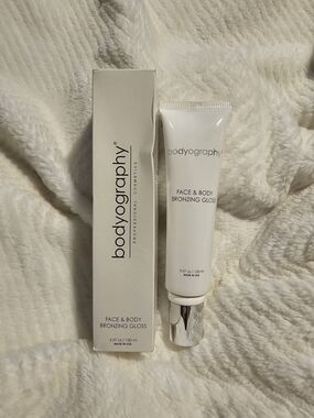 Bodyography Face & Body Bronzing Gloss | 5.07 oz | Instant Glow